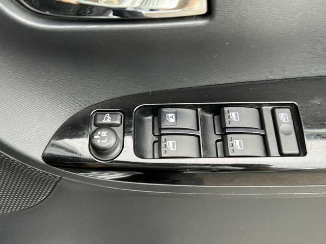 ダイハツ タント カスタム RS スマートセレ SA 茨城県 2014(平26)年 6.3万km ブライトシルバーメタリック 純正8インチSDナビ/CD/DVD/BT/フルセグTV//バックカメラ/衝突被害軽減システム/横滑り防止装置/アイドリングストップ/プッシュスタート/スマートキー/両側パワースライドドア/純正15インチAW/オートライト/LEDヘッドライト