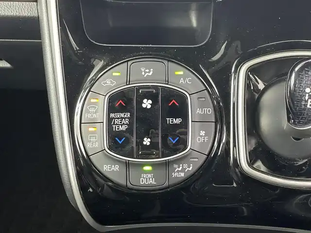 トヨタ エスクァイア ハイブリッド Gi 埼玉県 2019(令1)年 5.5万km スパークリングブラックパールクリスタルシャイン 純正メーカー１０インチナビ　/バックカメラ　/両側パワースライドドア　/レザーシート　/オートマティックハイビーム　/オートＬＥＤライト　/社外前後ドラレコ　/ビルトインＥＴＣ２．０　/ｎａｎｏｅ　/トヨタセーフティセンス