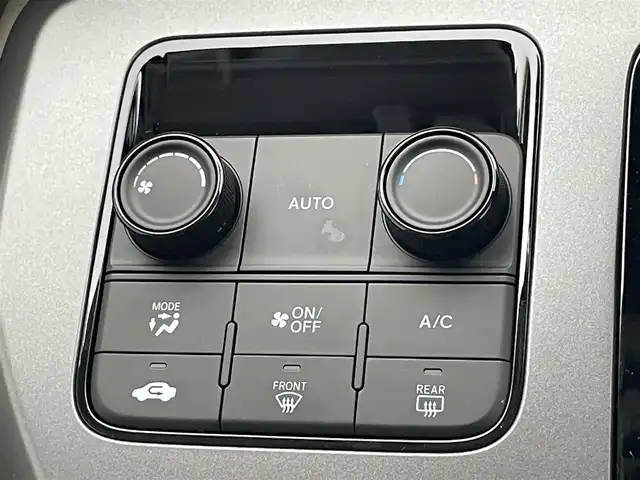ホンダ フリード AIR 愛知県 2025(令7)年 0.1万km プラチナホワイトパール ホンダセンシング　ホンダコネクトナビ装着用パッケージ　両側パワースライドドア　衝突軽減装置　車線逸脱　追従クルコン　ハンドル支援　ＬＥＤオートライト　リヤパーキングセンサー　ロールサンシェード　禁煙車/●衝突軽減ブレーキ（CMBS）/●先行車発進お知らせ機能/●歩行者事故低減ステアリング/●路外逸脱抑制機能/●標識認識機能/●渋滞追従機能付アダプティブクルーズコントロール（ACC）/●車線維持支援システム（LKAS）/●トラフィックジャムアシスト（渋滞運転支援機能）/●誤発進抑制機能/●後方誤発進抑制機能/●近距離衝突軽減ブレーキ/●急アクセル抑制機能/●パーキングセンサーシステム/●オートハイビーム