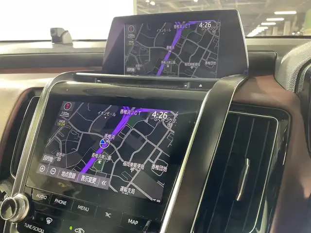 トヨタ クラウン ハイブリッド RS アドバンス 福岡県 2019(令1)年 3.2万km ホワイトパールクリスタルシャイン 純正ナビ/CD/DVD/Bluetooth/フルセグTV/サンルーフ/全方位カメラ/トヨタセーフティセンス/・プリクラッシュセーフティ/・レーントレーシングアシスト/・アダプティブハイビーム/・オートマッチックハイビーム/・ロードサインアシスト/・レーダークルーズコントロール/・先行車発進告知/ヘッドアップディスプレイ/クリアランスソナー/ドライブモードセレクトスイッチ/ブレーキホールド/ハーフレザーシート/電動チルトテレスコピックステアリング/D/N席パワーシート/D/N席シートヒーター/D席シートメモリー/ステアリングヒーター/純正18インチアルミホイール/純正フロアマット/ドライブレコーダー