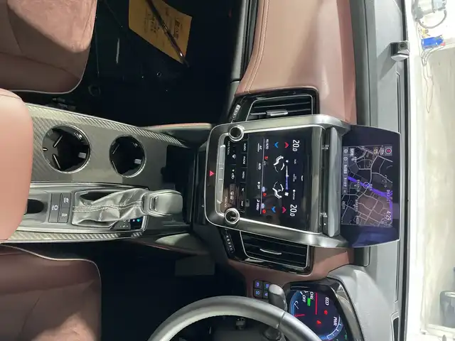 トヨタ クラウン ハイブリッド RS アドバンス 福岡県 2019(令1)年 3.2万km ホワイトパールクリスタルシャイン 純正ナビ/CD/DVD/Bluetooth/フルセグTV/サンルーフ/全方位カメラ/トヨタセーフティセンス/・プリクラッシュセーフティ/・レーントレーシングアシスト/・アダプティブハイビーム/・オートマッチックハイビーム/・ロードサインアシスト/・レーダークルーズコントロール/・先行車発進告知/ヘッドアップディスプレイ/クリアランスソナー/ドライブモードセレクトスイッチ/ブレーキホールド/ハーフレザーシート/電動チルトテレスコピックステアリング/D/N席パワーシート/D/N席シートヒーター/D席シートメモリー/ステアリングヒーター/純正18インチアルミホイール/純正フロアマット/ドライブレコーダー