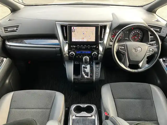 トヨタ アルファード S タイプゴールド 静岡県 2020(令2)年 5.8万km ホワイトパールクリスタルシャイン エンジンスタートボタン/保証書/取扱説明書/パワーステアリング/パワーウィンドウ/スマートキー/Wオートエアコン/スペアキー１本/クルーズコントロール/フリップダウンモニター/USB入力端子/ETC/バックカメラ/純正9インチSDナビ（BT/フルセグ）/三列シート/ドライブレコーダー前後/ウォークスルー/純正フロアマット/ハーフレザー/両側パワースライドドア/純正18インチアルミホイール/社外19インチアルミホイール（サマータイヤ）トランク内有/ABS/横滑り防止装置/コーナーセンサー前後/レーンキープアシスト/盗難防止装置/オートライト/オートマチックハイビーム/三眼LEDヘッドライト/Wプラスサイドエアバック/衝突軽減システム/カーテンエアバック/BSM(ブラインドスポットモニター)
