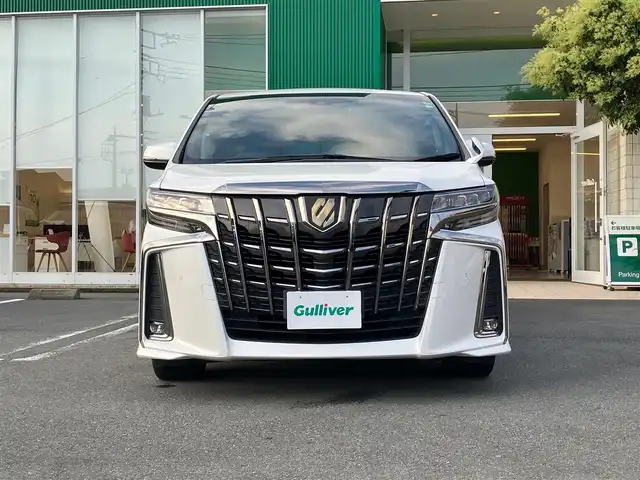 トヨタ アルファード S タイプゴールド 静岡県 2020(令2)年 5.8万km ホワイトパールクリスタルシャイン エンジンスタートボタン/保証書/取扱説明書/パワーステアリング/パワーウィンドウ/スマートキー/Wオートエアコン/スペアキー１本/クルーズコントロール/フリップダウンモニター/USB入力端子/ETC/バックカメラ/純正9インチSDナビ（BT/フルセグ）/三列シート/ドライブレコーダー前後/ウォークスルー/純正フロアマット/ハーフレザー/両側パワースライドドア/純正18インチアルミホイール/社外19インチアルミホイール（サマータイヤ）トランク内有/ABS/横滑り防止装置/コーナーセンサー前後/レーンキープアシスト/盗難防止装置/オートライト/オートマチックハイビーム/三眼LEDヘッドライト/Wプラスサイドエアバック/衝突軽減システム/カーテンエアバック/BSM(ブラインドスポットモニター)