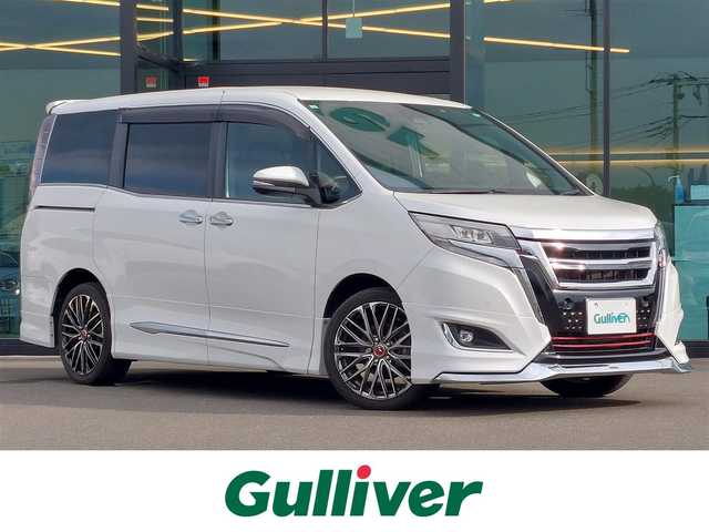 トヨタ エスクァイア Gi 東京都 2019(平31)年 3.2万km ホワイトパールクリスタルシャイン 純正9インチナビ(NSZT-Y68T)/【AM/FM/TV/DISC/SD/BT/USB/HDMI】/12.1型後席ディスプレイ/モデリスタエアロ/バックカメラ/ビルトインETC2.0/両側電動スライドドア/クルーズコントロール/LEDヘッドライト/フォグランプ/シートヒーター/純正グリル・ステアリング車載
