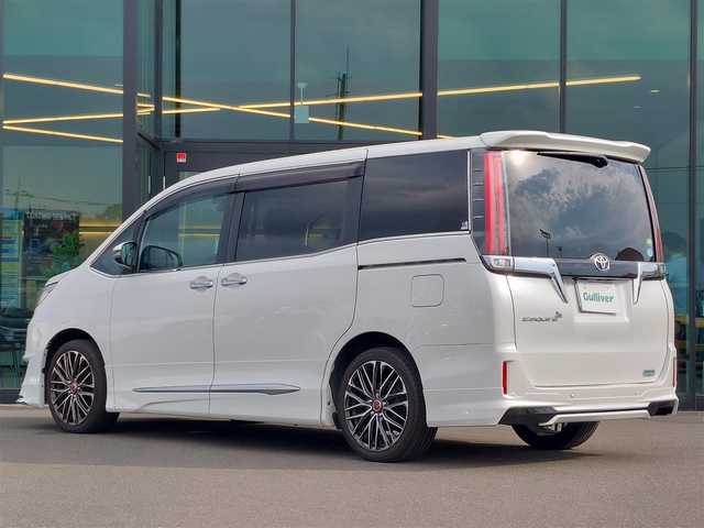 トヨタ エスクァイア Gi 東京都 2019(平31)年 3.2万km ホワイトパールクリスタルシャイン 純正9インチナビ(NSZT-Y68T)/【AM/FM/TV/DISC/SD/BT/USB/HDMI】/12.1型後席ディスプレイ/モデリスタエアロ/バックカメラ/ビルトインETC2.0/両側電動スライドドア/クルーズコントロール/LEDヘッドライト/フォグランプ/シートヒーター/純正グリル・ステアリング車載