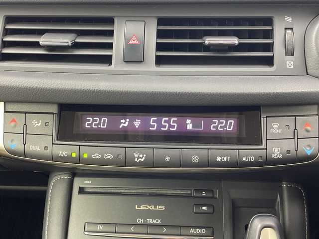 レクサス ＣＴ 200h バージョンC 愛知県 2014(平26)年 4万km ブラックオパールマイカ 純正ナビ/・Bluetooth/・SD音楽録音/・フルセグテレビ/・USB接続/バックカメラ/レーダークルーズコントロール/パワーシート/シートヒーター/衝突軽減ブレーキ/レーンキープアシスト/スマートキー/前後ドライブレコーダー/ＥＴＣ/オートライト