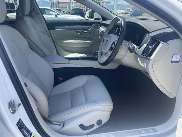 ボルボ Ｖ９０ D4 モメンタム 滋賀県 2020(令2)年 1.9万km クリスタルホワイトP アダプティブクルーズコントロール/インテリセーフ/BLIS/レーンキープアシスト/白革シート/・前席シートヒーター/・前席パワーシート/純正HDDナビ/（CD/BT/地デジ/CarPlay）/サラウンドビューカメラ/オートホールド/前後ドライブレコーダー/純正LEDヘッドライト/純正18インチAW/ETC/保証書/取説　/スペアキー