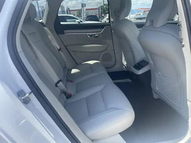 ボルボ Ｖ９０ D4 モメンタム 滋賀県 2020(令2)年 1.9万km クリスタルホワイトP アダプティブクルーズコントロール/インテリセーフ/BLIS/レーンキープアシスト/白革シート/・前席シートヒーター/・前席パワーシート/純正HDDナビ/（CD/BT/地デジ/CarPlay）/サラウンドビューカメラ/オートホールド/前後ドライブレコーダー/純正LEDヘッドライト/純正18インチAW/ETC/保証書/取説　/スペアキー