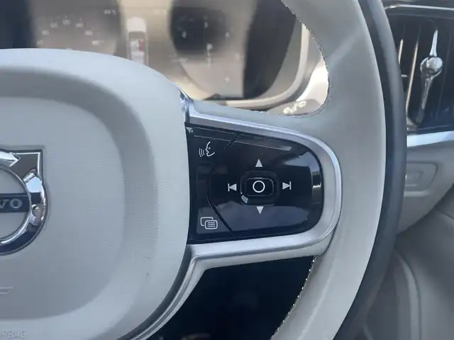 ボルボ Ｖ９０ D4 モメンタム 滋賀県 2020(令2)年 1.9万km クリスタルホワイトP アダプティブクルーズコントロール/インテリセーフ/BLIS/レーンキープアシスト/白革シート/・前席シートヒーター/・前席パワーシート/純正HDDナビ/（CD/BT/地デジ/CarPlay）/サラウンドビューカメラ/オートホールド/前後ドライブレコーダー/純正LEDヘッドライト/純正18インチAW/ETC/保証書/取説　/スペアキー