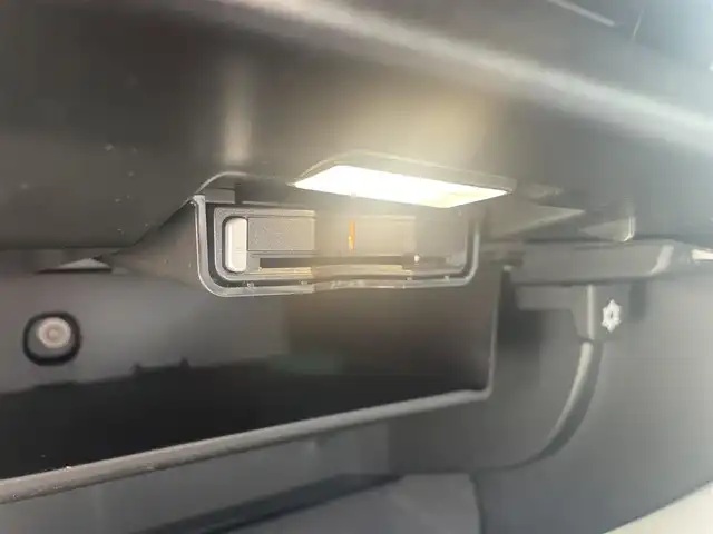 ボルボ Ｖ９０ D4 モメンタム 滋賀県 2020(令2)年 1.9万km クリスタルホワイトP アダプティブクルーズコントロール/インテリセーフ/BLIS/レーンキープアシスト/白革シート/・前席シートヒーター/・前席パワーシート/純正HDDナビ/（CD/BT/地デジ/CarPlay）/サラウンドビューカメラ/オートホールド/前後ドライブレコーダー/純正LEDヘッドライト/純正18インチAW/ETC/保証書/取説　/スペアキー