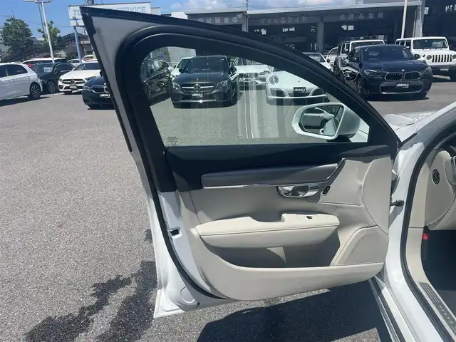 ボルボ Ｖ９０ D4 モメンタム 滋賀県 2020(令2)年 1.9万km クリスタルホワイトP アダプティブクルーズコントロール/インテリセーフ/BLIS/レーンキープアシスト/白革シート/・前席シートヒーター/・前席パワーシート/純正HDDナビ/（CD/BT/地デジ/CarPlay）/サラウンドビューカメラ/オートホールド/前後ドライブレコーダー/純正LEDヘッドライト/純正18インチAW/ETC/保証書/取説　/スペアキー