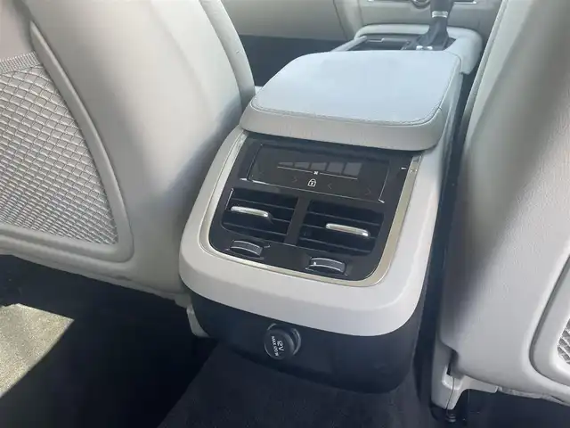 ボルボ Ｖ９０ D4 モメンタム 滋賀県 2020(令2)年 1.9万km クリスタルホワイトP アダプティブクルーズコントロール/インテリセーフ/BLIS/レーンキープアシスト/白革シート/・前席シートヒーター/・前席パワーシート/純正HDDナビ/（CD/BT/地デジ/CarPlay）/サラウンドビューカメラ/オートホールド/前後ドライブレコーダー/純正LEDヘッドライト/純正18インチAW/ETC/保証書/取説　/スペアキー
