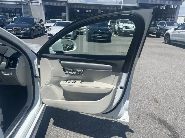 ボルボ Ｖ９０ D4 モメンタム 滋賀県 2020(令2)年 1.9万km クリスタルホワイトP アダプティブクルーズコントロール/インテリセーフ/BLIS/レーンキープアシスト/白革シート/・前席シートヒーター/・前席パワーシート/純正HDDナビ/（CD/BT/地デジ/CarPlay）/サラウンドビューカメラ/オートホールド/前後ドライブレコーダー/純正LEDヘッドライト/純正18インチAW/ETC/保証書/取説　/スペアキー