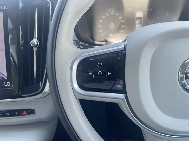 ボルボ Ｖ９０ D4 モメンタム 滋賀県 2020(令2)年 1.9万km クリスタルホワイトP アダプティブクルーズコントロール/インテリセーフ/BLIS/レーンキープアシスト/白革シート/・前席シートヒーター/・前席パワーシート/純正HDDナビ/（CD/BT/地デジ/CarPlay）/サラウンドビューカメラ/オートホールド/前後ドライブレコーダー/純正LEDヘッドライト/純正18インチAW/ETC/保証書/取説　/スペアキー