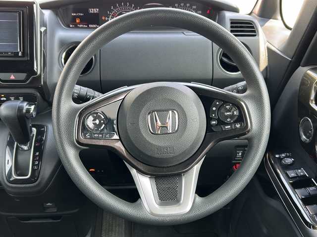 ホンダ Ｎ ＢＯＸ カスタム G L ホンダセンシング 福岡県 2018(平30)年 3.7万km ミラノレッド ・ナビ/（フルセグ/バックカメラ/・ETC/・スペアキー/・純正アルミホイール/・純正フロアマット/・片側パワースライドドア/・ホンダセンシング/・コーナーセンサー/・レーンキープアシスト/・クルーズコントロール/・横滑り防止装置/・衝突軽減システム/・ドアバイザー/・オートライト/・カーテンエアバッグ/・ベンチシート/・スマートキー/・保証書