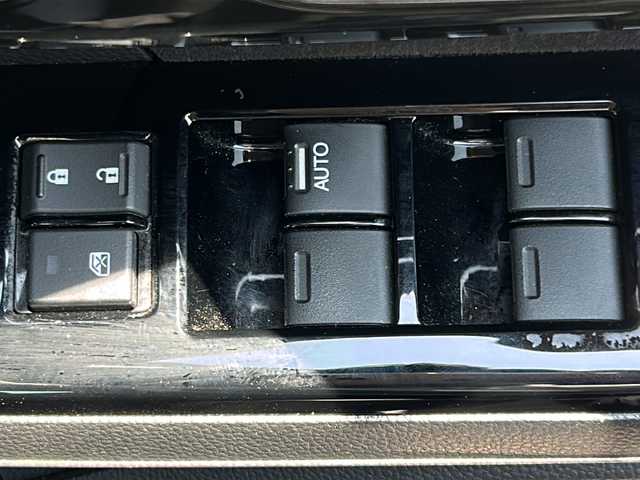 ホンダ Ｎ ＢＯＸ カスタム G L ホンダセンシング 福岡県 2018(平30)年 3.7万km ミラノレッド ・ナビ/（フルセグ/バックカメラ/・ETC/・スペアキー/・純正アルミホイール/・純正フロアマット/・片側パワースライドドア/・ホンダセンシング/・コーナーセンサー/・レーンキープアシスト/・クルーズコントロール/・横滑り防止装置/・衝突軽減システム/・ドアバイザー/・オートライト/・カーテンエアバッグ/・ベンチシート/・スマートキー/・保証書