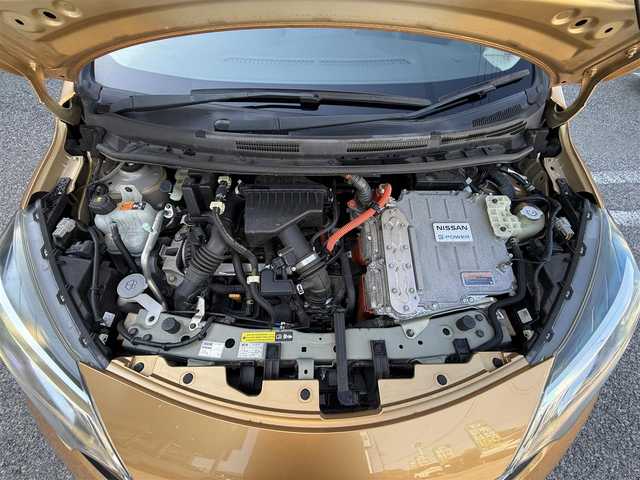 日産 ノート e－パワー メダリスト 千葉県 2016(平28)年 7万km ギャラクシーゴールド バックカメラ純正SDナビ（MM３１６D-W)/　（BT/DVD/CD/AM/FM)/フルセグ/全方位モニター/バックカメラ/クリアランスソナー/前後ドラレコ/ハーフレバー/ETC/LEDヘッドライト/エマージェンシーブレーキ/レーンキープ/スペアキー/横滑り防止/取扱説明書/保証書