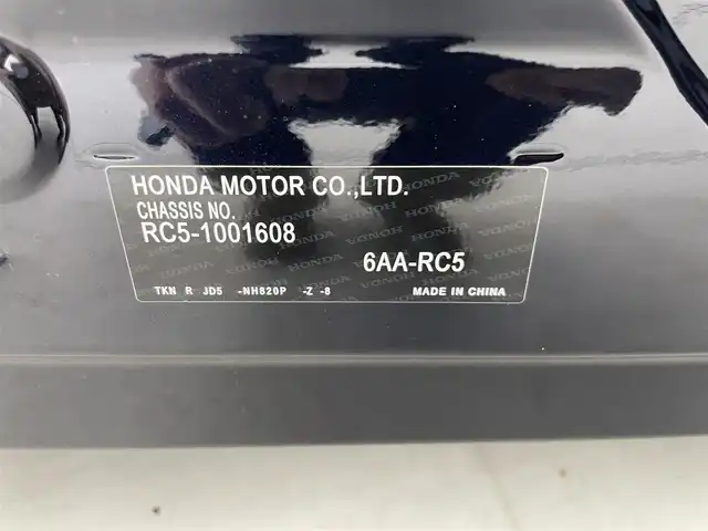 ホンダ オデッセイ ハイブリッド e:HEVアブソルート EXブラックED 群馬県 2023(令5)年 1.3万km プレミアムヴィーナスブラックP 純正15.6インチフリップダウンモニター/＝＝＝＝＝/純正11.インチナビ/・AM/FM/CD/DVD/SD/Bluetooth/・USB/HDMI/AppleCarPlay/AndroidAuto/マルチビューカメラシステム/ホンダセンシング/・衝突軽減ブレーキ/近距離衝突軽減ブレーキ/・先行車発進お知らせ機能/・歩行者事故低減ステアリング/・路外逸脱抑制機能/・渋滞追従機能付アダプティブクルーズコントロール/・車線維持支援システム/・ブラインドスポットインフォメーション/・オートハイビーム/・標識認識機能/・誤発進抑制機能/後方誤発進抑制機能/・急アクセル抑制機能/後退出庫サポート/・パーキングセンサーシステム/両側パワースライドドア/ハンズフリーアクセスパワーテールゲート(予約ロック付)/本革シート/2列目両側アームレスト付4ウェイパワーシート(リクライニング/オットマン)/ひし2列目シートセンターテーブル(折りたたみ式・ドリンクホルダー付)/運転席8ウェイ 助手席4ウェイ パワーシート/運転席＆助手席シートヒーター＋2列目シートヒーター/18インチアルミホイール(マットベルリナブラック)