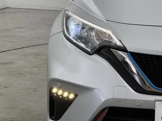 日産 ノート e－パワー ニスモ 福岡県 2018(平30)年 5.8万km シルバー エアロ　/純正ナビ　/フルセグＴＶ　/デジタルルームミラー　/全方位カメラ　/ＥＴＣ　/ドライブレコーダー　/衝突被害軽減システム　/レーンキープ　/コーナーセンサー　/横滑り防止装置　/オートライト　/純正１６インチアルミホイール