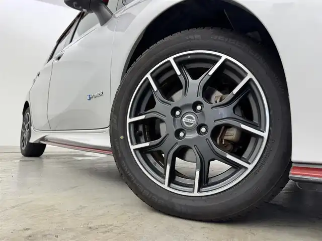 日産 ノート e－パワー ニスモ 福岡県 2018(平30)年 5.8万km シルバー エアロ　/純正ナビ　/フルセグＴＶ　/デジタルルームミラー　/全方位カメラ　/ＥＴＣ　/ドライブレコーダー　/衝突被害軽減システム　/レーンキープ　/コーナーセンサー　/横滑り防止装置　/オートライト　/純正１６インチアルミホイール