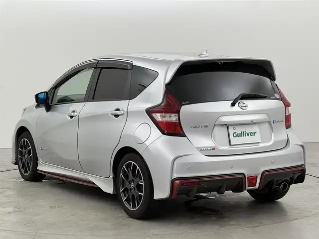 日産 ノート e－パワー ニスモ 福岡県 2018(平30)年 5.8万km シルバー エアロ　/純正ナビ　/フルセグＴＶ　/デジタルルームミラー　/全方位カメラ　/ＥＴＣ　/ドライブレコーダー　/衝突被害軽減システム　/レーンキープ　/コーナーセンサー　/横滑り防止装置　/オートライト　/純正１６インチアルミホイール