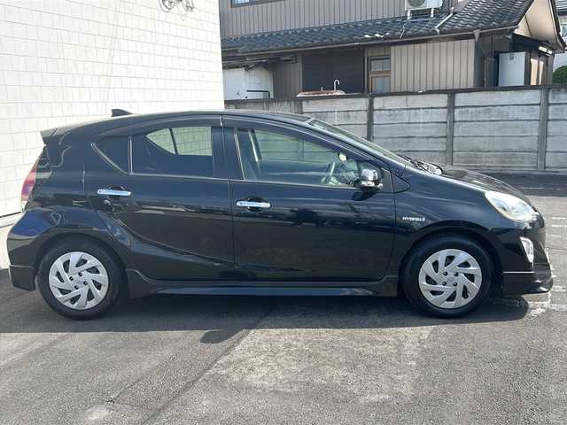 トヨタ アクア S スタイルブラック 長野県 2017(平29)年 10.6万km ブラックマイカ (株)IDOMが運営する【じしゃロン長野店】の自社ローン専用車両になりますこちらは現金またはオートローンご利用時の価格です。自社ローンご希望の方は別途その旨お申付け下さい/純正ナビ/バックカメラ/ステアリング/純正フロアマット/2.0ビルトインETC/スマートキープッシュスタート