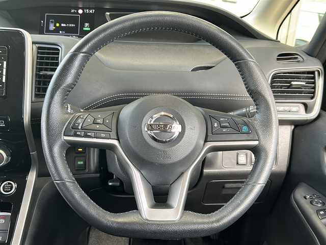 日産 セレナ ハイウェイスターVセレクションⅡ 静岡県 2019(平31)年 4.3万km ダイヤモンドブラック プロパイロット/・プリクラッシュ/・バックカメラ/・アラウンドビューモニター/・ドライブレコーダー前後/・レーンキープアシスト/・パーキングアシスト/・コーナーセンサー前後/社外SDナビ/・CD/・DVD/・Bluetooth/・フルセグTV/・USB/・純正フリップダウンモニター/主要装備/・デジタルインナーミラー/・両側パワースライドドア/・アイドリングストップ/・LEDヘッドライト/・フォグランプ/・オートライト/・社外マット/・ドアバイザー/・スペアキー