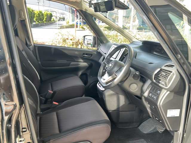 日産 セレナ ハイウェイスターVセレクションⅡ 静岡県 2019(平31)年 4.3万km ダイヤモンドブラック プロパイロット/・プリクラッシュ/・バックカメラ/・アラウンドビューモニター/・ドライブレコーダー前後/・レーンキープアシスト/・パーキングアシスト/・コーナーセンサー前後/社外SDナビ/・CD/・DVD/・Bluetooth/・フルセグTV/・USB/・純正フリップダウンモニター/主要装備/・デジタルインナーミラー/・両側パワースライドドア/・アイドリングストップ/・LEDヘッドライト/・フォグランプ/・オートライト/・社外マット/・ドアバイザー/・スペアキー