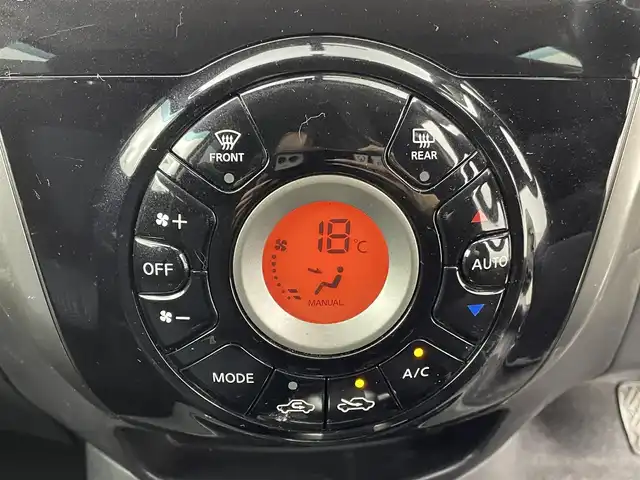 日産 ノート X DIG－S 群馬県 2013(平25)年 3万km スーパーブラック 純正７インチナビ　ＥＴＣ　ヘッドライトレベライザー　電動格納ミラー　オートエアコン　プッシュスタート　スマートキー　アイドリングストップ　純正フロアマット　横滑り防止装置　盗難防止装置　禁煙車