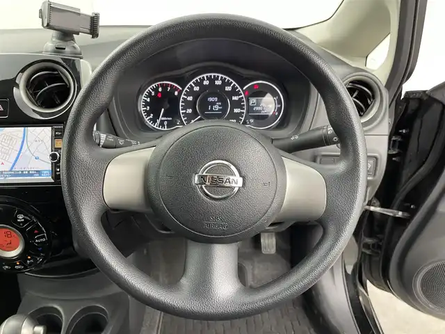 日産 ノート X DIG－S 群馬県 2013(平25)年 3万km スーパーブラック 純正７インチナビ　ＥＴＣ　ヘッドライトレベライザー　電動格納ミラー　オートエアコン　プッシュスタート　スマートキー　アイドリングストップ　純正フロアマット　横滑り防止装置　盗難防止装置　禁煙車