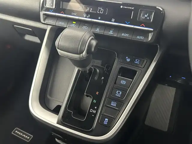 トヨタ ノア S－G 道央・札幌 2022(令4)年 3.9万km ホワイトパールクリスタルシャイン ・4WD/・寒冷地仕様/・トヨタセーフティセンス/・プリクラッシュセーフティ/・レーンキープアシスト/・レーダークルーズコントロール/・ロードサインアシスト/・リアカメラディテクション/・オートハイビーム/・パーキングアシスト/・純正ディスプレイオーディオ/・ナビ機能/全方位カメラ/フルセグ/BT/CD/DVD/・ビルトインETC/・両側パワースライドドア/・シートヒーター/・オートブレーキホールド/・ドアロック連動ミラー/・社外360°+後方ドライブレコーダー/・LEDヘッドライト/・積込サマータイヤゴム205/60R16