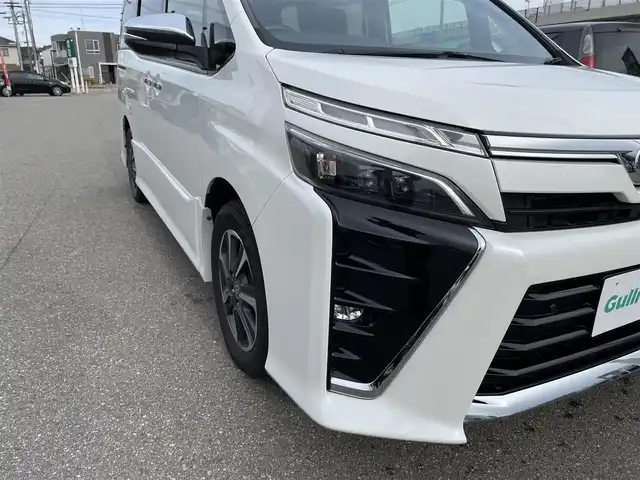 トヨタ ヴォクシー ZS 煌Ⅱ 石川県 2019(平31)年 3.9万km ホワイトパールクリスタルシャイン 純正メモリーナビ/純正CD/DVD/フルセグTV/バックカメラ/LEDヘッドライト/ビルトインETC/ドライブレコーダー/両側パワースライドドア/スマートキー/プッシュスタート/電動ミラー/クルーズコントロール/純正アルミホイース/保証書