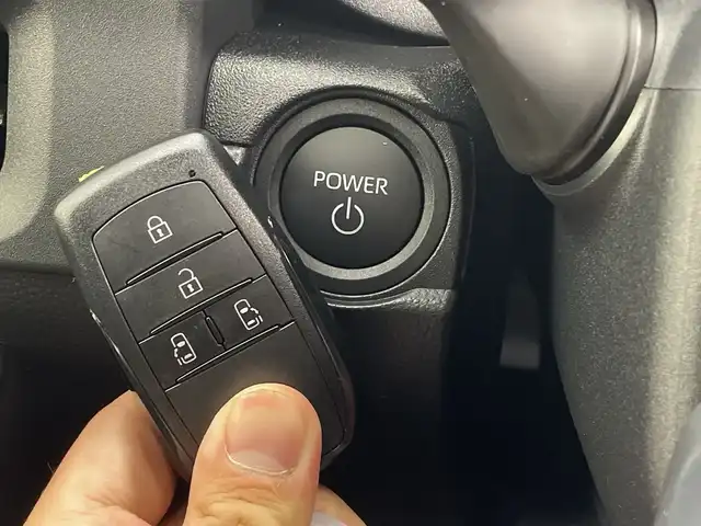 トヨタ シエンタ ハイブリッド G 群馬県 2025(令7)年 0.1千km ブラック 登録済未使用車　純正８型ディスプレオーディオ　全周囲カメラ　両側電動スライドドア　リヤサーキュレーター　ＥＴＣ　アダプティブクルーズコントロール　衝突被害軽減ブレーキ　ＢＳＭ　ＬＥＤライト　禁煙車