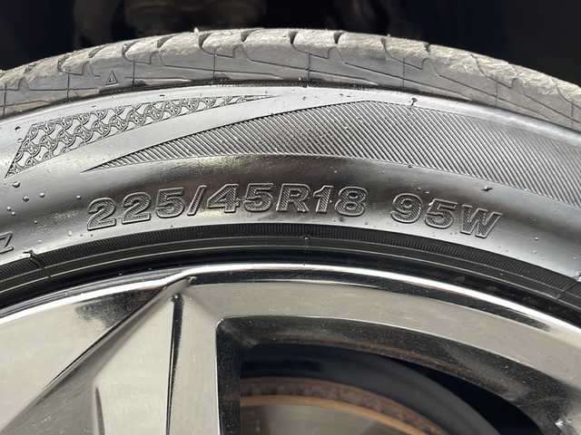 トヨタ クラウン ハイブリッド RS アドバンス Four 青森県 2018(平30)年 9.8万km ホワイトパールクリスタルシャイン 4WD/純正SDナビ・フルセグTV/CD・DVD・Bluetooth・SD・USB/OPパノラミックビューモニター/合皮コンビシート/前席パワーシート・シートヒーター/ステアリングヒーター/カラーヘッドアップディスプレイ/OPセーフティパッケージプラス/インテリジェントパーキングアシスト2/リアカメラディテクション/パーキングサポートブレーキ/セーフティセンス/プリクラッシュセーフティ/レーダークルーズコントロール/レーントレーシングアシスト/アダプティブハイビーム/ブラインドスポットモニター/クリアランスソナー/パドルシフト/AC100V100W/純正ビルトインETC2.0/前後ドライブレコーダー/3眼LEDヘッドランプ/フォグランプ/純正18インチアルミ/TRDエアロ