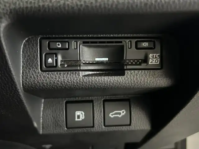 トヨタ クラウン エステート RS 道央・札幌 2025(令7)年 0.6万km プレシャスホワイトパール ワンオーナー/純正ディスプレイオーディオ(BT/タイプC/Miracast/Apple Carplay/Android Auto/FM/AM/フルセグ/)/フルモデリスタエアロ/ワイヤレス充電/ドラレコ前後/ガラスルーフ/ステアリングヒーター/エアシートD+N/シートヒーター全席/パワーバックドア/ETC2.0/AC100V充電/D＋NパワーシートD席メモリーシート付/黒レザーシート/モデリスタAW21インチ/トヨタセーフティセンス/PDA(プロアクティブドライビングアシスト)/HUD(ヘッドアップディスプレイ)/BSM(ブラインドスポットモニター)/PCS(プリクラッシュセーフティ)/SEA(安心降車システム)/ADAS(先進運転支援システム)/純正AW積載/スマートキー×2/保証書/取扱説明書