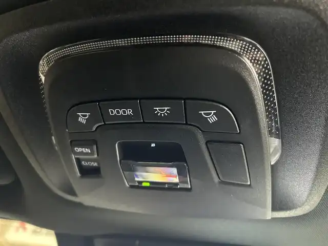 トヨタ クラウン エステート RS 道央・札幌 2025(令7)年 0.6万km プレシャスホワイトパール ワンオーナー/純正ディスプレイオーディオ(BT/タイプC/Miracast/Apple Carplay/Android Auto/FM/AM/フルセグ/)/フルモデリスタエアロ/ワイヤレス充電/ドラレコ前後/ガラスルーフ/ステアリングヒーター/エアシートD+N/シートヒーター全席/パワーバックドア/ETC2.0/AC100V充電/D＋NパワーシートD席メモリーシート付/黒レザーシート/モデリスタAW21インチ/トヨタセーフティセンス/PDA(プロアクティブドライビングアシスト)/HUD(ヘッドアップディスプレイ)/BSM(ブラインドスポットモニター)/PCS(プリクラッシュセーフティ)/SEA(安心降車システム)/ADAS(先進運転支援システム)/純正AW積載/スマートキー×2/保証書/取扱説明書