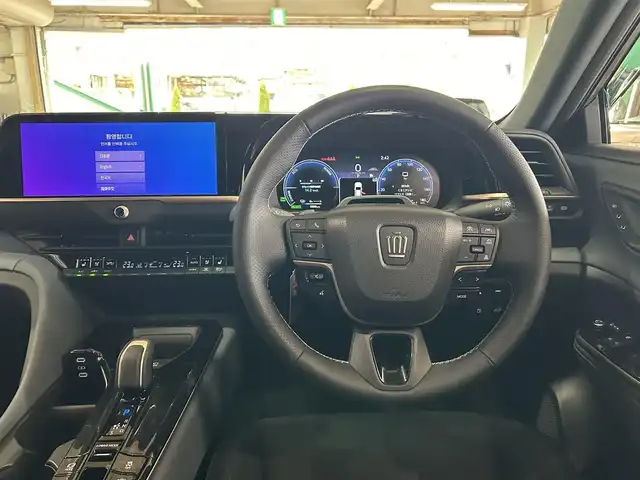 トヨタ クラウン エステート RS 道央・札幌 2025(令7)年 0.6万km プレシャスホワイトパール ワンオーナー/純正ディスプレイオーディオ(BT/タイプC/Miracast/Apple Carplay/Android Auto/FM/AM/フルセグ/)/フルモデリスタエアロ/ワイヤレス充電/ドラレコ前後/ガラスルーフ/ステアリングヒーター/エアシートD+N/シートヒーター全席/パワーバックドア/ETC2.0/AC100V充電/D＋NパワーシートD席メモリーシート付/黒レザーシート/モデリスタAW21インチ/トヨタセーフティセンス/PDA(プロアクティブドライビングアシスト)/HUD(ヘッドアップディスプレイ)/BSM(ブラインドスポットモニター)/PCS(プリクラッシュセーフティ)/SEA(安心降車システム)/ADAS(先進運転支援システム)/純正AW積載/スマートキー×2/保証書/取扱説明書