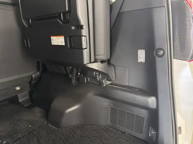 トヨタ アルファード S Cパッケージ 三重県 2020(令2)年 6.2万km ホワイトパールクリスタルシャイン ガソリン/FF/MTモード付インパネCVT/純正 9インチディスプレイオーディオ/（FM/AM/CD*/DVD*/USB/iPod/Bluetooth/Miracast）/12.1インチ 後席モニター V12T-R68C/バックガイドモニター/モデリスタエアロ（F/S/R下）＋スポーツマフラー/両側パワースライドドア/ドライブレコーダー 前後（ミラー内蔵）/ビルトイン ETC/Toyota Safety Sense/・プリクラッシュセーフティ/・レーントレーシングアシスト/・クリアランスソナー/・パーキングサポートブレーキ/・アダプティブハイビームシステム/・レーダークルコン/・ロードサインアシスト/・先行車発進告知機能/など/装備/・【OP】ツインムーンルーフ/・合皮シート/・パワーシート（D/N）/・エグゼクティブパワーシート（電動リクライニング＆オットマン（N/2nd））/・パワーバックドア/・シートヒーター・ベンチレーション（D/N）/・ステアリングヒーター/・オートライト/・3眼フルLEDヘッドランプ/・ステアリングスイッチ/・左右・後席独立オートエアコン/・自動防眩ルームミラー/・純正18inAW/・スマートキーx2/・保/取/・スペアタイヤ*/など/*…OP