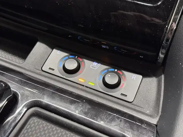 トヨタ アルファード S Cパッケージ 三重県 2020(令2)年 6.2万km ホワイトパールクリスタルシャイン ガソリン/FF/MTモード付インパネCVT/純正 9インチディスプレイオーディオ/（FM/AM/CD*/DVD*/USB/iPod/Bluetooth/Miracast）/12.1インチ 後席モニター V12T-R68C/バックガイドモニター/モデリスタエアロ（F/S/R下）＋スポーツマフラー/両側パワースライドドア/ドライブレコーダー 前後（ミラー内蔵）/ビルトイン ETC/Toyota Safety Sense/・プリクラッシュセーフティ/・レーントレーシングアシスト/・クリアランスソナー/・パーキングサポートブレーキ/・アダプティブハイビームシステム/・レーダークルコン/・ロードサインアシスト/・先行車発進告知機能/など/装備/・【OP】ツインムーンルーフ/・合皮シート/・パワーシート（D/N）/・エグゼクティブパワーシート（電動リクライニング＆オットマン（N/2nd））/・パワーバックドア/・シートヒーター・ベンチレーション（D/N）/・ステアリングヒーター/・オートライト/・3眼フルLEDヘッドランプ/・ステアリングスイッチ/・左右・後席独立オートエアコン/・自動防眩ルームミラー/・純正18inAW/・スマートキーx2/・保/取/・スペアタイヤ*/など/*…OP