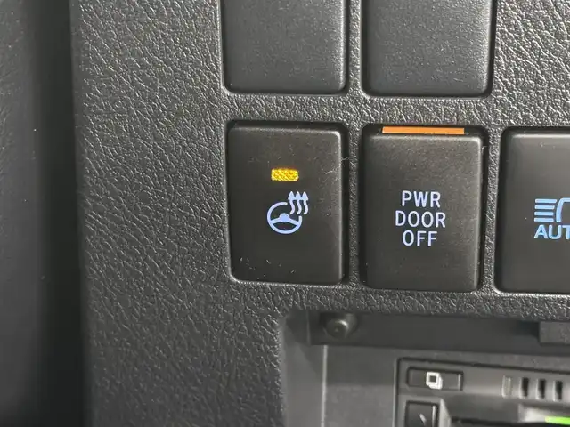 トヨタ アルファード S Cパッケージ 三重県 2020(令2)年 6.2万km ホワイトパールクリスタルシャイン ガソリン/FF/MTモード付インパネCVT/純正 9インチディスプレイオーディオ/（FM/AM/CD*/DVD*/USB/iPod/Bluetooth/Miracast）/12.1インチ 後席モニター V12T-R68C/バックガイドモニター/モデリスタエアロ（F/S/R下）＋スポーツマフラー/両側パワースライドドア/ドライブレコーダー 前後（ミラー内蔵）/ビルトイン ETC/Toyota Safety Sense/・プリクラッシュセーフティ/・レーントレーシングアシスト/・クリアランスソナー/・パーキングサポートブレーキ/・アダプティブハイビームシステム/・レーダークルコン/・ロードサインアシスト/・先行車発進告知機能/など/装備/・【OP】ツインムーンルーフ/・合皮シート/・パワーシート（D/N）/・エグゼクティブパワーシート（電動リクライニング＆オットマン（N/2nd））/・パワーバックドア/・シートヒーター・ベンチレーション（D/N）/・ステアリングヒーター/・オートライト/・3眼フルLEDヘッドランプ/・ステアリングスイッチ/・左右・後席独立オートエアコン/・自動防眩ルームミラー/・純正18inAW/・スマートキーx2/・保/取/・スペアタイヤ*/など/*…OP