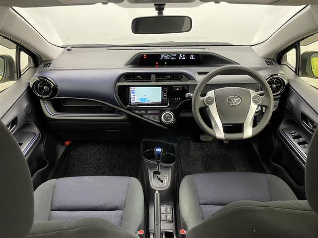 トヨタ アクア S 岡山県 2015(平27)年 5.2万km フレッシュグリーンマイカメタリック 社外ナビ/（CD/DVD/TV/BT)/バックカメラ/ステアリングリモコン/ETC/オートライト/プッシュスタート/スマートキー×2/アイドリングストップ/純正フロアマット/ドアバイザー/横滑り防止装置/ＥＶモード