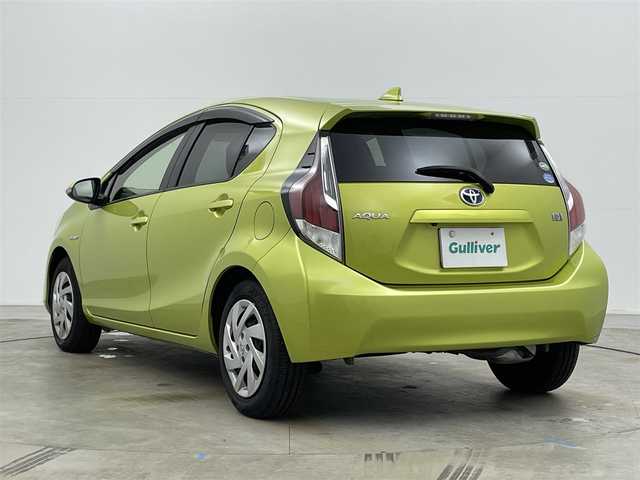 トヨタ アクア S 岡山県 2015(平27)年 5.2万km フレッシュグリーンマイカメタリック 社外ナビ/（CD/DVD/TV/BT)/バックカメラ/ステアリングリモコン/ETC/オートライト/プッシュスタート/スマートキー×2/アイドリングストップ/純正フロアマット/ドアバイザー/横滑り防止装置/ＥＶモード