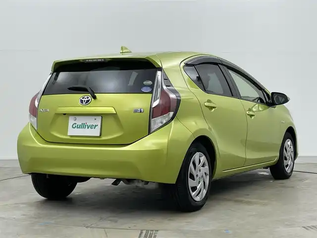 トヨタ アクア S 岡山県 2015(平27)年 5.2万km フレッシュグリーンマイカメタリック 社外ナビ/（CD/DVD/TV/BT)/バックカメラ/ステアリングリモコン/ETC/オートライト/プッシュスタート/スマートキー×2/アイドリングストップ/純正フロアマット/ドアバイザー/横滑り防止装置/ＥＶモード