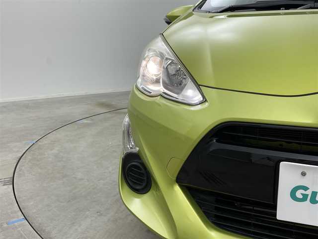 トヨタ アクア S 岡山県 2015(平27)年 5.2万km フレッシュグリーンマイカメタリック 社外ナビ/（CD/DVD/TV/BT)/バックカメラ/ステアリングリモコン/ETC/オートライト/プッシュスタート/スマートキー×2/アイドリングストップ/純正フロアマット/ドアバイザー/横滑り防止装置/ＥＶモード