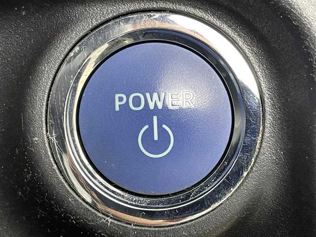 トヨタ アクア S 岡山県 2015(平27)年 5.2万km フレッシュグリーンマイカメタリック 社外ナビ/（CD/DVD/TV/BT)/バックカメラ/ステアリングリモコン/ETC/オートライト/プッシュスタート/スマートキー×2/アイドリングストップ/純正フロアマット/ドアバイザー/横滑り防止装置/ＥＶモード