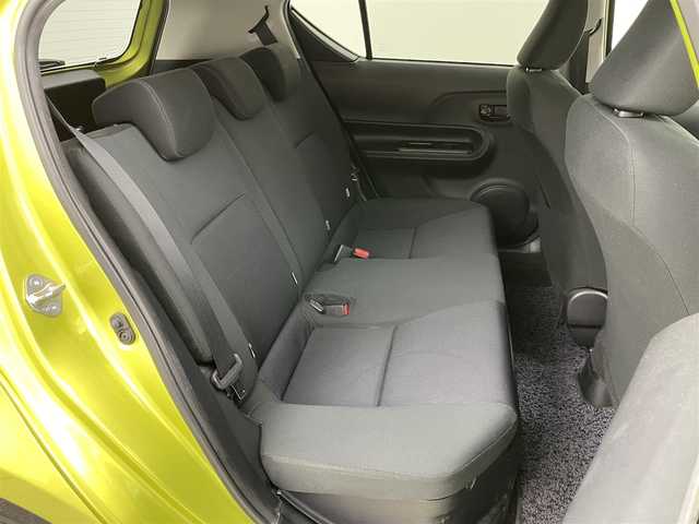 トヨタ アクア S 岡山県 2015(平27)年 5.2万km フレッシュグリーンマイカメタリック 社外ナビ/（CD/DVD/TV/BT)/バックカメラ/ステアリングリモコン/ETC/オートライト/プッシュスタート/スマートキー×2/アイドリングストップ/純正フロアマット/ドアバイザー/横滑り防止装置/ＥＶモード