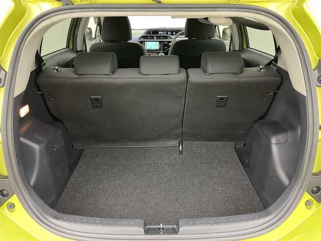 トヨタ アクア S 岡山県 2015(平27)年 5.2万km フレッシュグリーンマイカメタリック 社外ナビ/（CD/DVD/TV/BT)/バックカメラ/ステアリングリモコン/ETC/オートライト/プッシュスタート/スマートキー×2/アイドリングストップ/純正フロアマット/ドアバイザー/横滑り防止装置/ＥＶモード