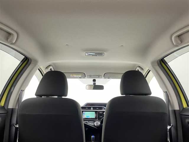 トヨタ アクア S 岡山県 2015(平27)年 5.2万km フレッシュグリーンマイカメタリック 社外ナビ/（CD/DVD/TV/BT)/バックカメラ/ステアリングリモコン/ETC/オートライト/プッシュスタート/スマートキー×2/アイドリングストップ/純正フロアマット/ドアバイザー/横滑り防止装置/ＥＶモード