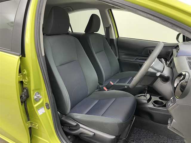 トヨタ アクア S 岡山県 2015(平27)年 5.2万km フレッシュグリーンマイカメタリック 社外ナビ/（CD/DVD/TV/BT)/バックカメラ/ステアリングリモコン/ETC/オートライト/プッシュスタート/スマートキー×2/アイドリングストップ/純正フロアマット/ドアバイザー/横滑り防止装置/ＥＶモード