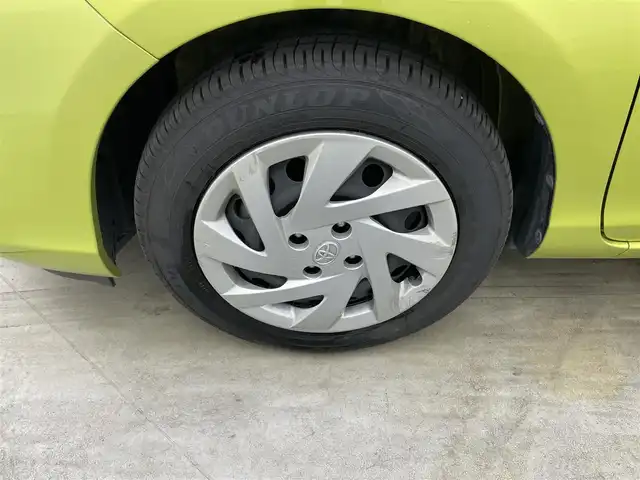 トヨタ アクア S 岡山県 2015(平27)年 5.2万km フレッシュグリーンマイカメタリック 社外ナビ/（CD/DVD/TV/BT)/バックカメラ/ステアリングリモコン/ETC/オートライト/プッシュスタート/スマートキー×2/アイドリングストップ/純正フロアマット/ドアバイザー/横滑り防止装置/ＥＶモード